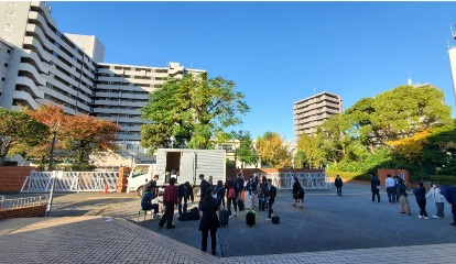 荷物積み込み入り口から　青空